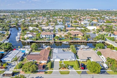 House in Lighthouse Point, Florida 4 bedrooms, 208.66 sq.m. № 1040951 - photo 22