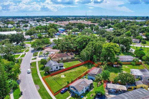 Terreno en venta en Saint Petersburg, Florida № 1380945 - foto 12