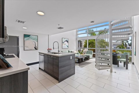 Condo in Miami Beach, Florida, 1 bedroom  № 1210066 - photo 4