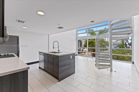 Condo in Miami Beach, Florida, 1 bedroom  № 1210066 - photo 15