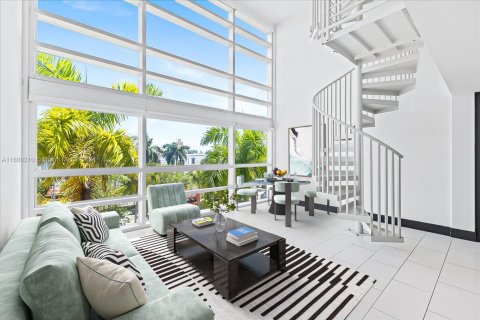 Condo in Miami Beach, Florida, 1 bedroom  № 1210066 - photo 1