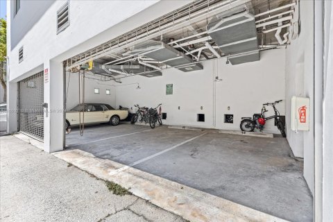 Condo in Miami Beach, Florida, 1 bedroom  № 1210066 - photo 29