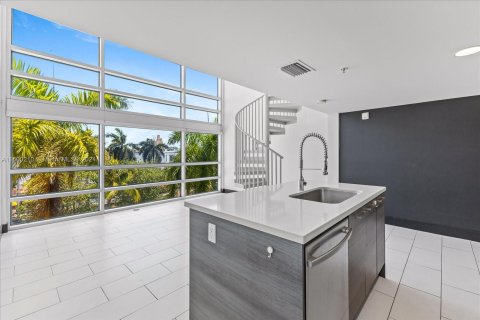 Condo in Miami Beach, Florida, 1 bedroom  № 1210066 - photo 16