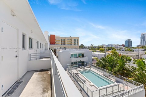 Condo in Miami Beach, Florida, 1 bedroom  № 1210066 - photo 13