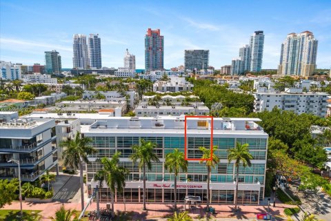 Condo in Miami Beach, Florida, 1 bedroom  № 1210066 - photo 10