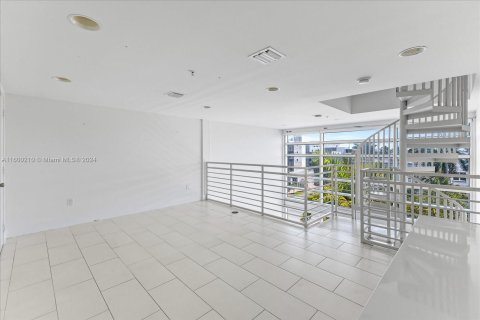 Condo in Miami Beach, Florida, 1 bedroom  № 1210066 - photo 26