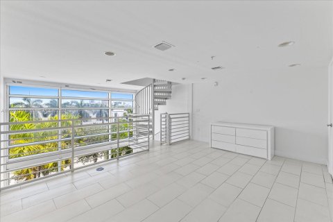 Condo in Miami Beach, Florida, 1 bedroom  № 1210066 - photo 24