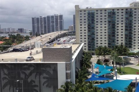 Condominio en venta en Sunny Isles Beach, Florida, 33.44 m2 № 1305934 - foto 7