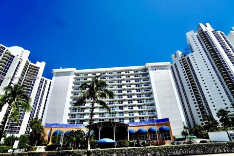 Condominio en venta en Sunny Isles Beach, Florida, 33.44 m2 № 1305934 - foto 10