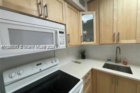 Condominio en venta en Miami Beach, Florida, 1 dormitorio, 55.74 m2 № 1033430 - foto 5