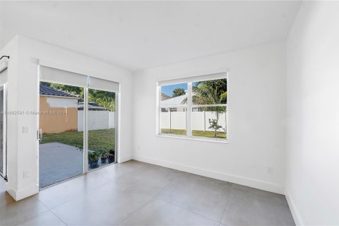 House in Pembroke Pines, Florida 4 bedrooms, 184.13 sq.m. № 1415605 - photo 15