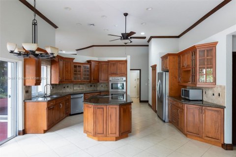 House in Weston, Florida 5 bedrooms, 228.54 sq.m. № 1306024 - photo 8