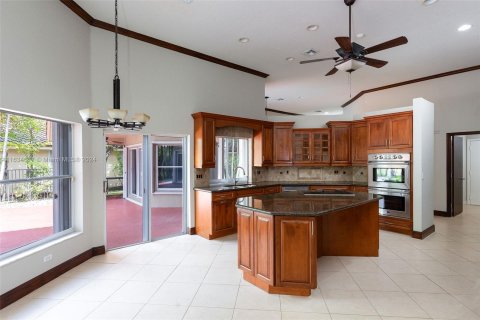 House in Weston, Florida 5 bedrooms, 228.54 sq.m. № 1306024 - photo 9