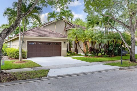 House in Weston, Florida 5 bedrooms, 228.54 sq.m. № 1306024 - photo 2