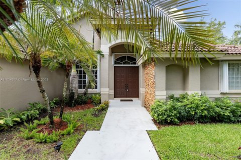 Villa ou maison à vendre à Weston, Floride: 5 chambres, 228.54 m2 № 1306024 - photo 1