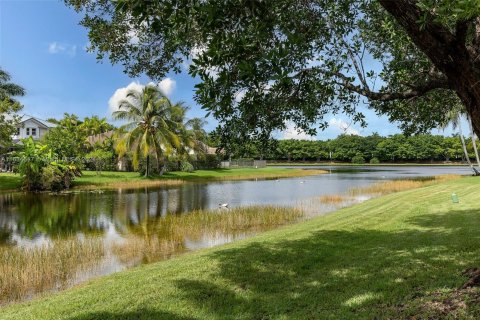 House in Weston, Florida 5 bedrooms, 228.54 sq.m. № 1306024 - photo 15