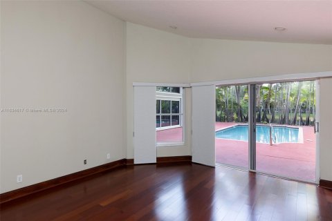 House in Weston, Florida 5 bedrooms, 228.54 sq.m. № 1306024 - photo 16