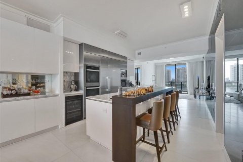 Condo in Aventura, Florida, 3 bedrooms  № 1305993 - photo 13