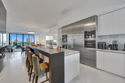 Condo in Aventura, Florida, 3 bedrooms  № 1305993 - photo 10