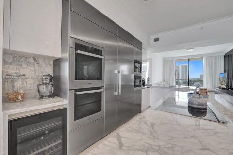 Condo in Aventura, Florida, 3 bedrooms  № 1305993 - photo 15