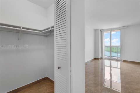 Condominio en venta en Sunny Isles Beach, Florida, 1 dormitorio, 92.07 m2 № 1233921 - foto 20