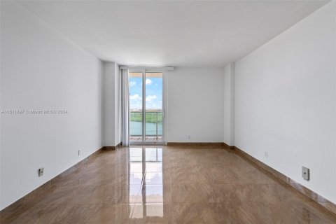 Condominio en venta en Sunny Isles Beach, Florida, 1 dormitorio, 92.07 m2 № 1233921 - foto 19