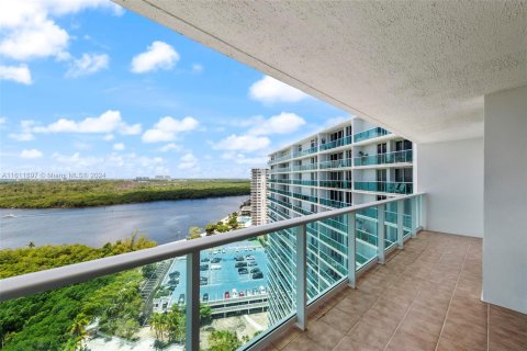 Condominio en venta en Sunny Isles Beach, Florida, 1 dormitorio, 92.07 m2 № 1233921 - foto 2