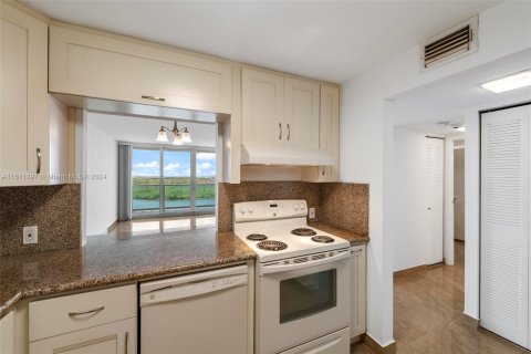 Condominio en venta en Sunny Isles Beach, Florida, 1 dormitorio, 92.07 m2 № 1233921 - foto 14