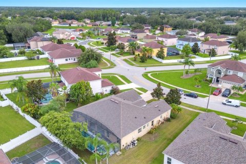 Villa ou maison à vendre à Kissimmee, Floride: 4 chambres, 214.42 m2 № 1303258 - photo 8