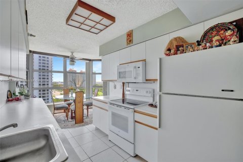 Condo in Aventura, Florida, 2 bedrooms  № 1272760 - photo 13