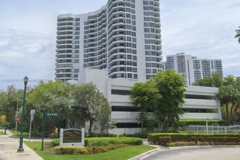 Copropriété à vendre à Aventura, Floride: 2 chambres, 126.44 m2 № 1272760 - photo 1