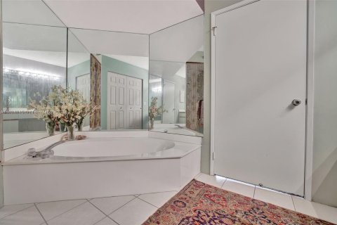 Copropriété à vendre à Aventura, Floride: 2 chambres, 126.44 m2 № 1272760 - photo 23