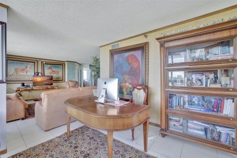 Copropriété à vendre à Aventura, Floride: 2 chambres, 126.44 m2 № 1272760 - photo 11