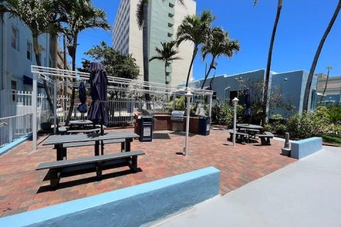 Condo in Hollywood, Florida, 1 bedroom  № 1050284 - photo 9