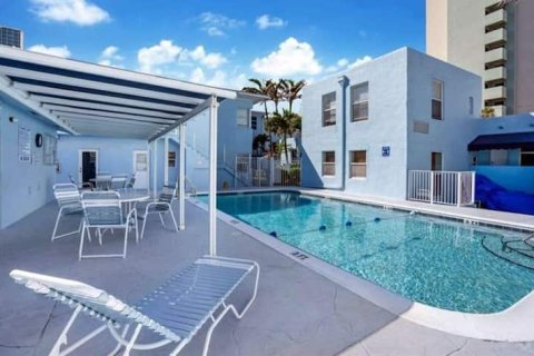 Condo in Hollywood, Florida, 1 bedroom  № 1050284 - photo 23