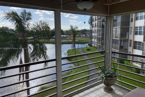 Copropriété à vendre à Pembroke Pines, Floride: 2 chambres, 91.04 m2 № 1357047 - photo 3