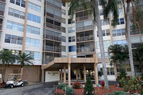 Copropriété à vendre à Pembroke Pines, Floride: 2 chambres, 91.04 m2 № 1357047 - photo 1