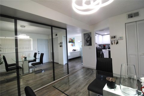 Condominio en venta en Miramar, Florida, 2 dormitorios, 96.62 m2 № 1187481 - foto 14