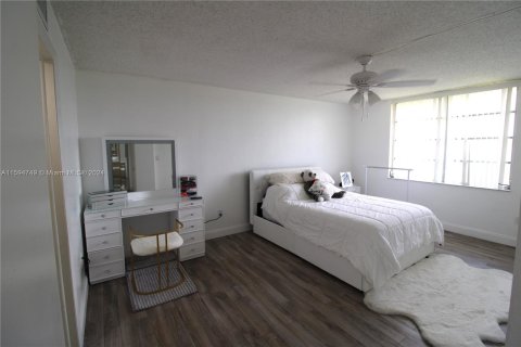 Condo in Miramar, Florida, 2 bedrooms  № 1187481 - photo 27