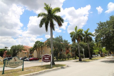 Condominio en venta en Miramar, Florida, 2 dormitorios, 96.62 m2 № 1187481 - foto 1