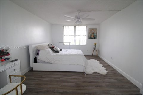 Condominio en venta en Miramar, Florida, 2 dormitorios, 96.62 m2 № 1187481 - foto 29