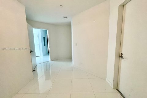 Condo in Miami, Florida, 1 bedroom  № 1225405 - photo 7