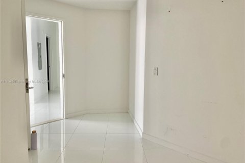 Condo in Miami, Florida, 1 bedroom  № 1225405 - photo 8