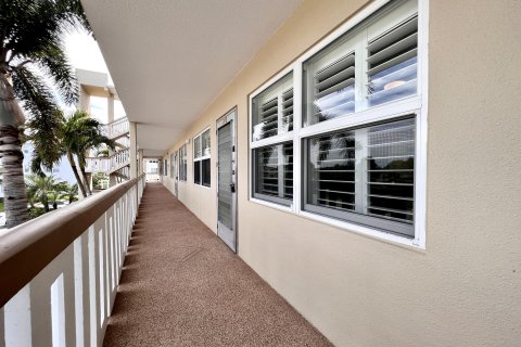 Condo in West Palm Beach, Florida, 2 bedrooms  № 1031881 - photo 8