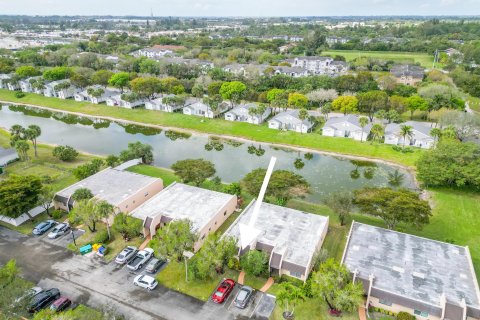 Villa ou maison à vendre à West Palm Beach, Floride: 2 chambres, 93 m2 № 1031882 - photo 2