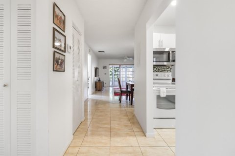 Casa en venta en West Palm Beach, Florida, 2 dormitorios, 93 m2 № 1031882 - foto 17