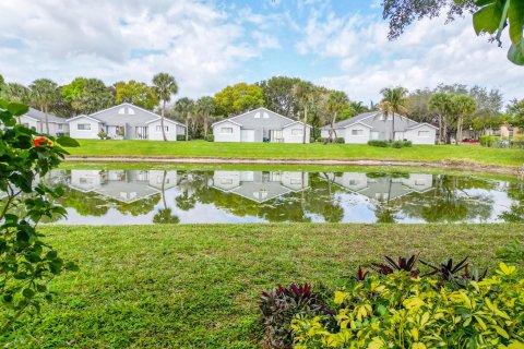 Villa ou maison à vendre à West Palm Beach, Floride: 2 chambres, 93 m2 № 1031882 - photo 4