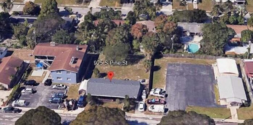 Commercial property in Lake Worth, Florida 150.87 sq.m. № 1187322