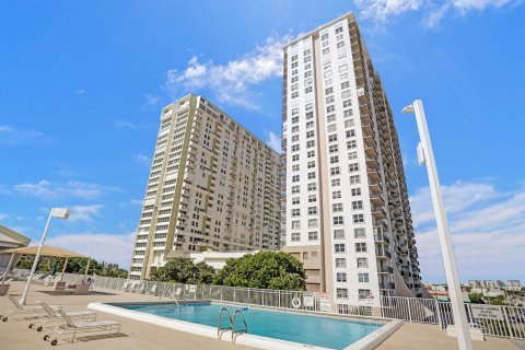 Condominio en venta en Pompano Beach, Florida, 1 dormitorio, 68.56 m2 № 1224901 - foto 18