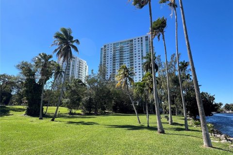 Condominio en venta en Miami, Florida, 1 dormitorio, 57.23 m2 № 1040116 - foto 11